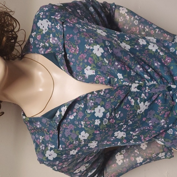 Live To Be Spoiled floral button up front size XL - Picture 3 of 7